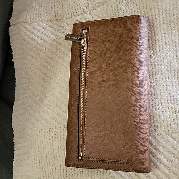 NWT Michael kors jet set travel trifold leather wallet. - Picture 4 of 4